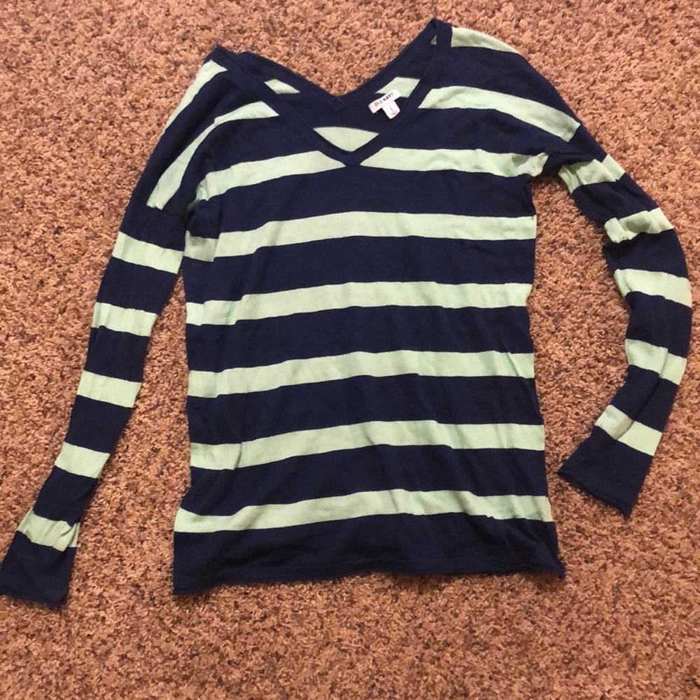Long sleeve lightweight sweater medium